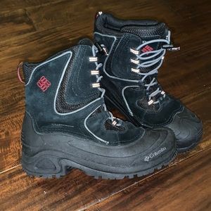 Columbia waterproof boy’s snow boots - like new!